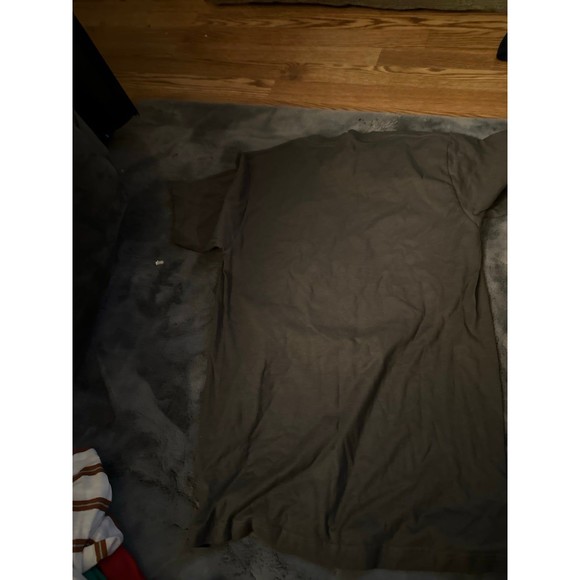 Chillin T shirt NWT - Picture 3 of 3